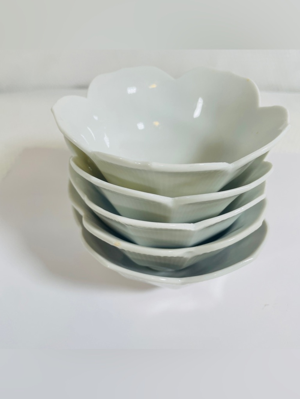 Vintage White  Milk Glass  Lotus Petal  Bowls Scalloped  Dessert   Set of 5.